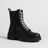 MOIRA™ – BEIGE ANFIBI ANKELSTØVLER MED SNØREBÅND OG JUVELTUNGE