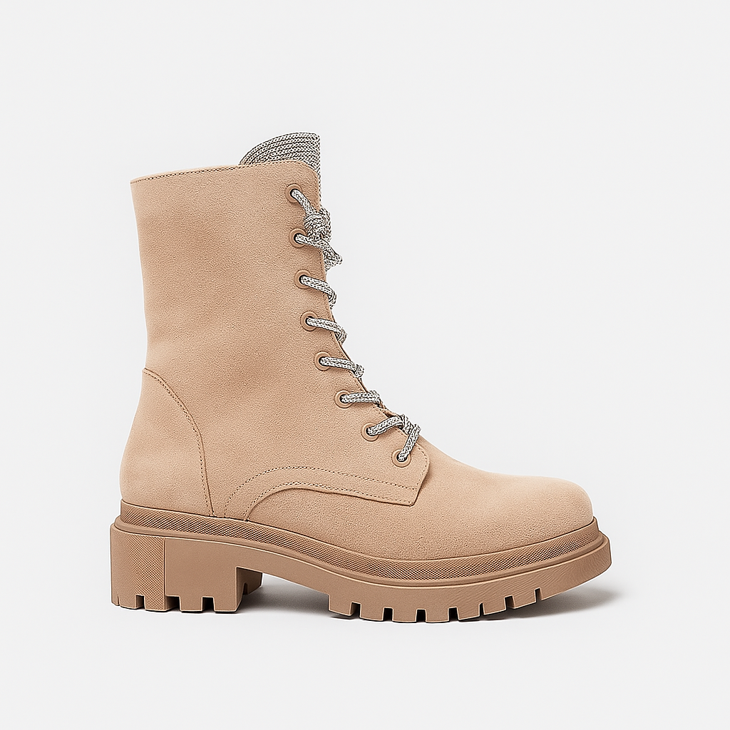 MOIRA™ – BEIGE ANFIBI ANKELSTØVLER MED SNØREBÅND OG JUVELTUNGE