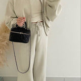 NOLA™ – BLØDT TO-DELT SÆT MED LYN­LÅS