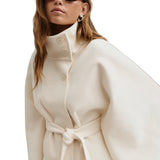 SELENA™ – CAPEJAKKE MED BÆLTE TIL KVINDER