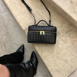 JULIETTE™ – STRUKTURERET FLETTET TASKE MED GLANS