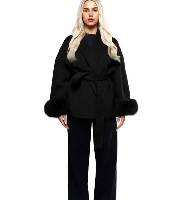 ANE™ | KORT ULDJAKKE MED AFTAGELIGE LUKSUSMANCHETTER I KUNSTPELS