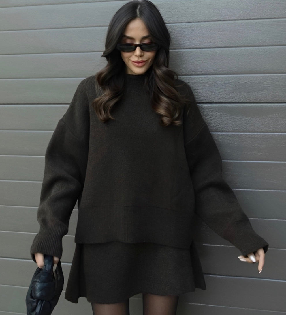 MARIE™ – STRIKSÆT MED BLUSE & NEDERDEL