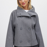 VALENTINA™ – KORT DOBBELTSPÆNDET FRACKE MED MAKSIMAL KRAVE