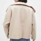 VALENTINA™ – KORT DOBBELTSPÆNDET FRACKE MED MAKSIMAL KRAVE