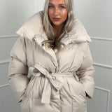 KARLY™ – KORT PUFFERJAKKE MED LOMMER I TALJEN