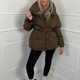 KARLY™ – KORT PUFFERJAKKE MED LOMMER I TALJEN