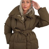 KARLY™ – KORT PUFFERJAKKE MED LOMMER I TALJEN