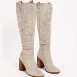 SUÈDE™ – STØVLER I RUSKIND MED BLOKHÆL