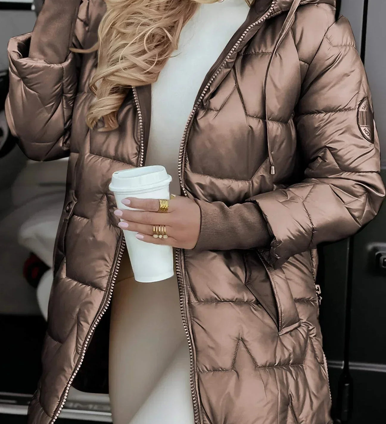 NOLWEN™ – ELEGANT VINTERJAKKE MED HÆTTE OG POLSTRING