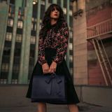 BERNADETTE™ – TASKE MED BLOMSTERDESIGN OG DEKORATIV SLØJFE